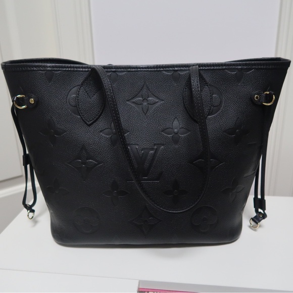 Louis Vuitton Neverfull Giant Monogram Empreinte MM in Black (Authentic) - Picture 15 of 15